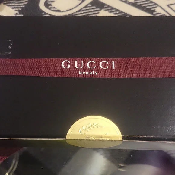 Gucci  Pouch AndBloom and Flora Fragrance Collection Boxed Five Samples Plus Two - Picture 2 of 12